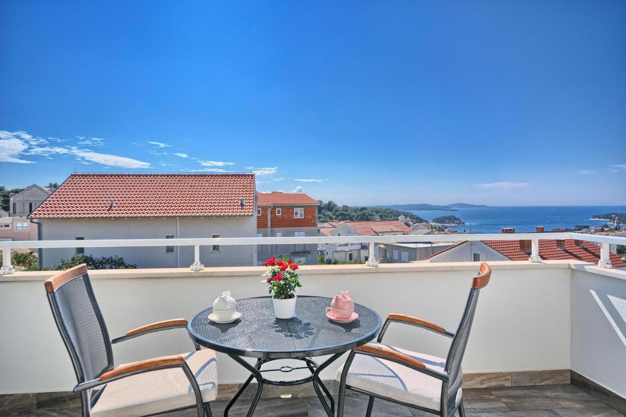 Apartments Irena Hvar Town Eksteriør bilde